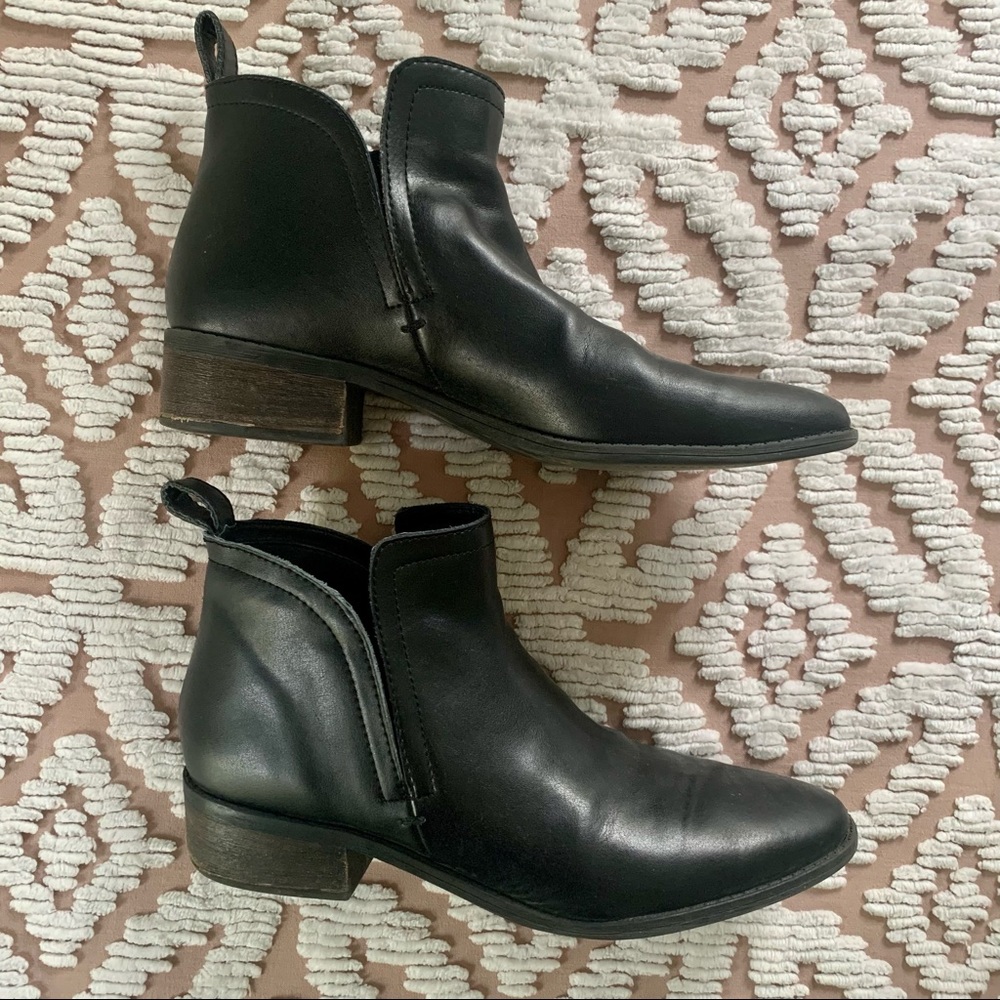 PERFECT FALL BOOTIES! Dolce Vita in great shape